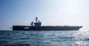 Hàng trăm tàu vẫn 'án binh bất động' ở Hormuz: Kịch bản giải cứu của ông Trump vẫn chưa đủ 'lực'?