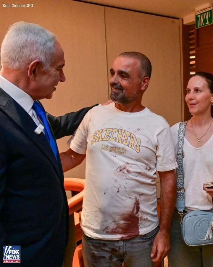 Hành khách mặc áo dính máu gặp Thủ tướng Israel, kể chuyện chặn cơ phó cướp máy bay