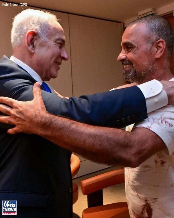 Hành khách mặc áo dính máu gặp Thủ tướng Israel, kể chuyện chặn cơ phó cướp máy bay