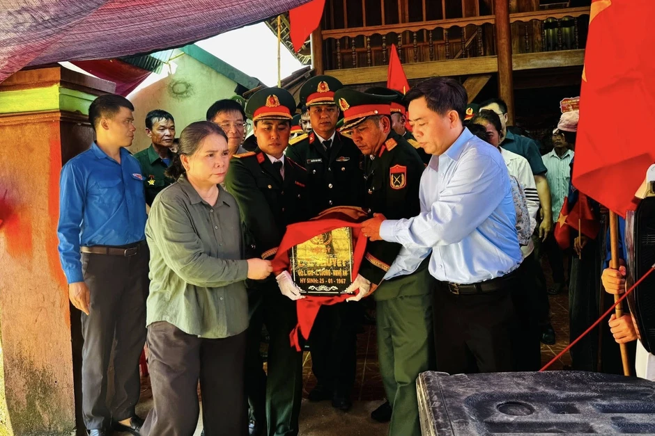 Hành trình 'đoàn tụ' sau gần 60 năm của người lính nằm lại đất bạn Lào