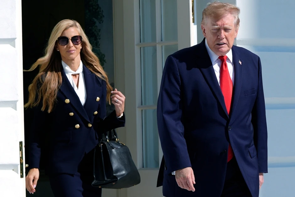 Hậu trường vụ sa thải phát ngôn viên chớp nhoáng của ông Trump Hậu trường vụ sa thải phát ngôn viên chớp nhoáng của ông Trump