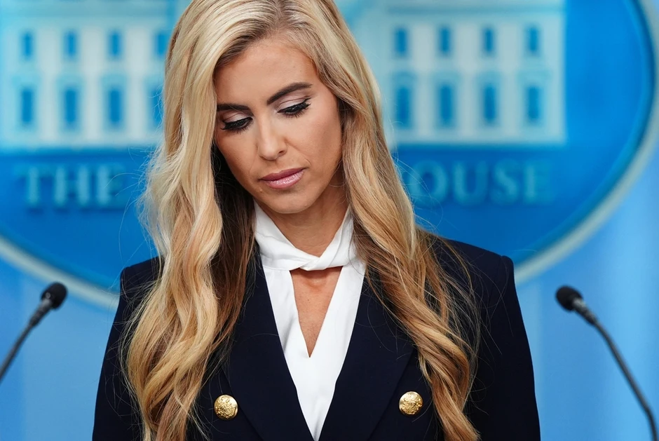 Hậu trường vụ sa thải phát ngôn viên chớp nhoáng của ông Trump Hậu trường vụ sa thải phát ngôn viên chớp nhoáng của ông Trump