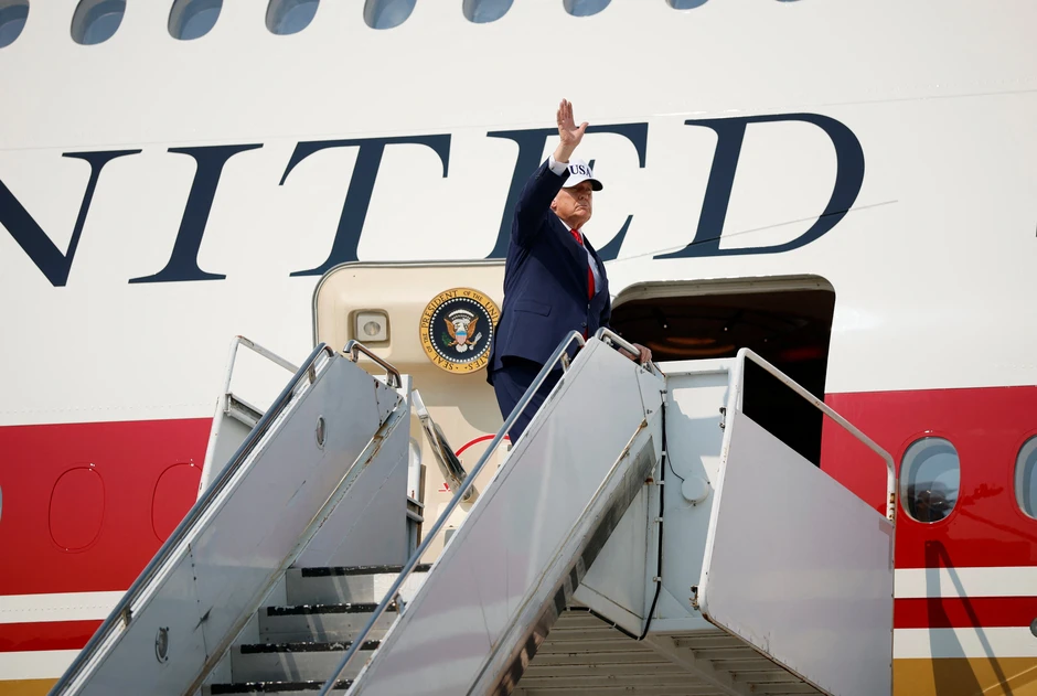 Hé lộ lý do Tổng thống Trump đổi chuyên cơ phút chót khi công du Hé lộ lý do Tổng thống Trump đổi chuyên cơ phút chót khi công du