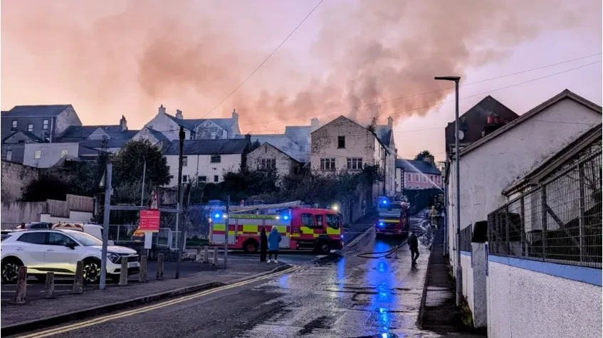 Hỏa hoạn tàn phá tòa nhà lịch sử ở Bắc Ireland Hỏa hoạn tàn phá tòa nhà lịch sử ở Bắc Ireland