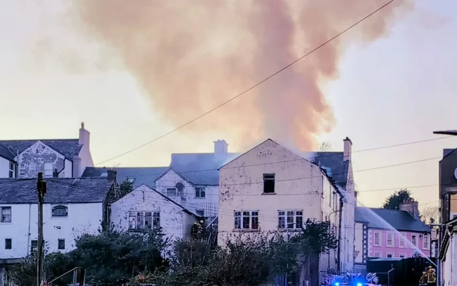 Hỏa hoạn tàn phá tòa nhà lịch sử ở Bắc Ireland Hỏa hoạn tàn phá tòa nhà lịch sử ở Bắc Ireland