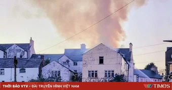 Hỏa hoạn tàn phá tòa nhà lịch sử ở Bắc Ireland