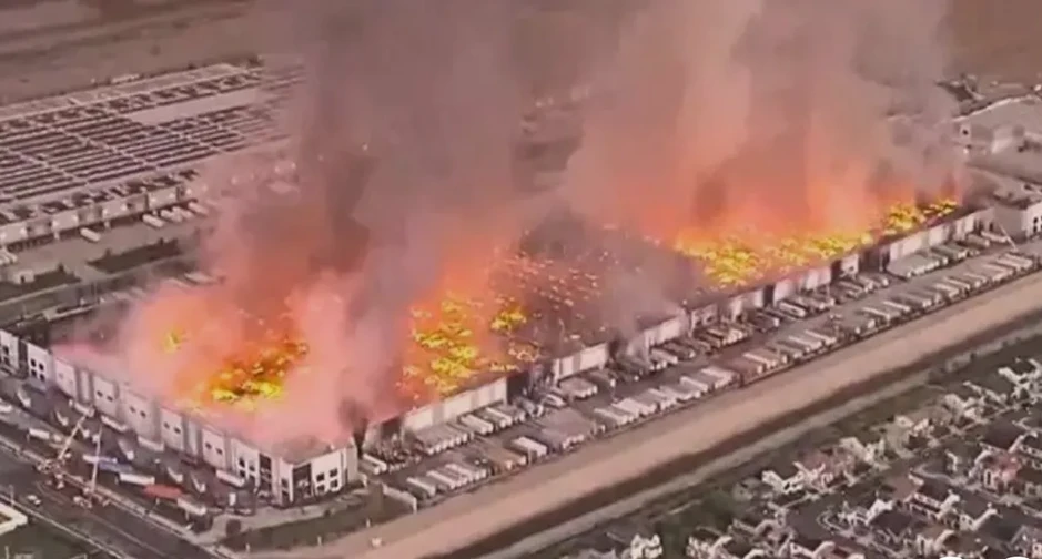 Hỏa hoạn thiêu rụi kho giấy vệ sinh phục vụ 50 triệu người tại California Hỏa hoạn thiêu rụi kho giấy vệ sinh phục vụ 50 triệu người tại California