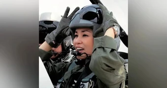 Hoàng hậu Thái Lan học lái tiêm kích Gripen