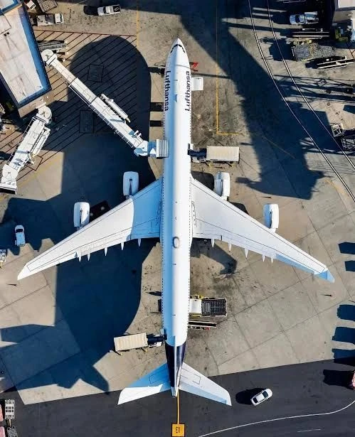Hôm nay - 19/10, một siêu máy bay sải cánh hơn 63 m, có tới 4 động cơ Rolls-Royce, từng là máy bay chở khách dài nhất thế giới, chính thức dừng hoạt động Hôm nay - 19/10, một siêu máy bay sải cánh hơn 63 m, có tới 4 động cơ Rolls-Royce, từng là máy bay chở khách dài nhất thế giới, chính thức dừng hoạt động