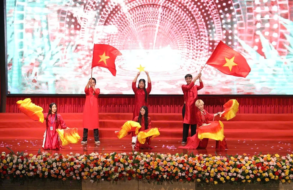 Hơn 100 thanh niên kiều bào tham gia hành trình tìm về nguồn cội Hơn 100 thanh niên kiều bào tham gia hành trình tìm về nguồn cội