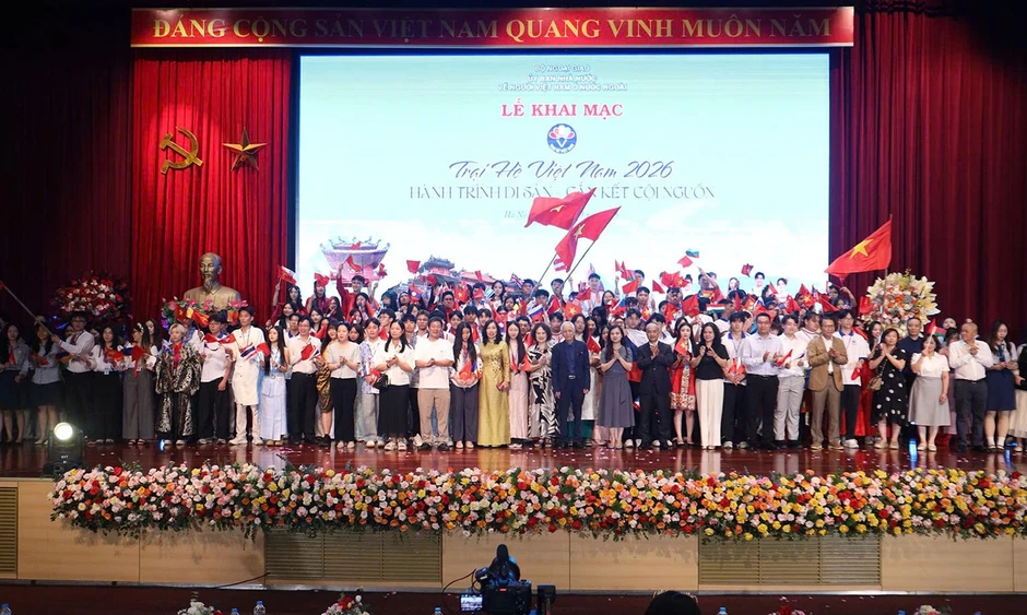 Hơn 100 thanh niên kiều bào tham gia hành trình tìm về nguồn cội Hơn 100 thanh niên kiều bào tham gia hành trình tìm về nguồn cội