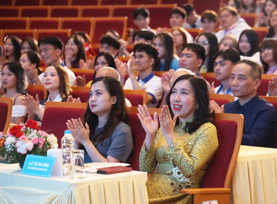 Hơn 100 thanh niên kiều bào tham gia hành trình tìm về nguồn cội Hơn 100 thanh niên kiều bào tham gia hành trình tìm về nguồn cội
