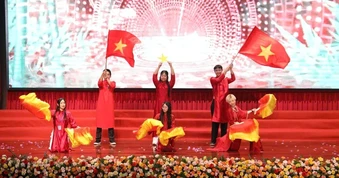 Hơn 100 thanh niên kiều bào tham gia hành trình tìm về nguồn cội