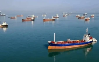Hơn 350 tàu chờ Iran cho phép qua eo biển Hormuz