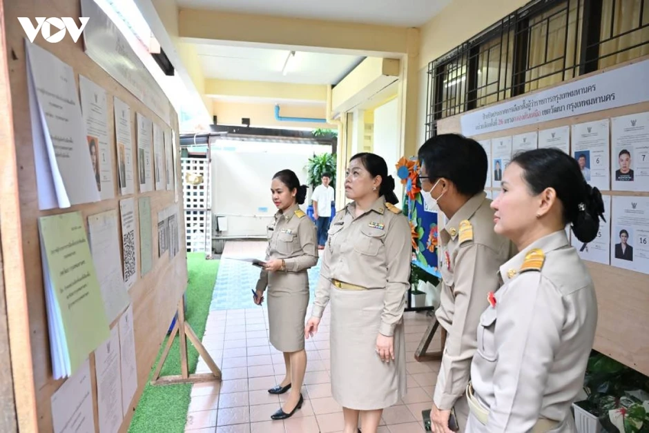 Hơn 4,4 triệu cử tri Bangkok (Thái Lan) bỏ phiếu bầu Thống đốc và Hội đồng đô thị Hơn 4,4 triệu cử tri Bangkok (Thái Lan) bỏ phiếu bầu Thống đốc và Hội đồng đô thị