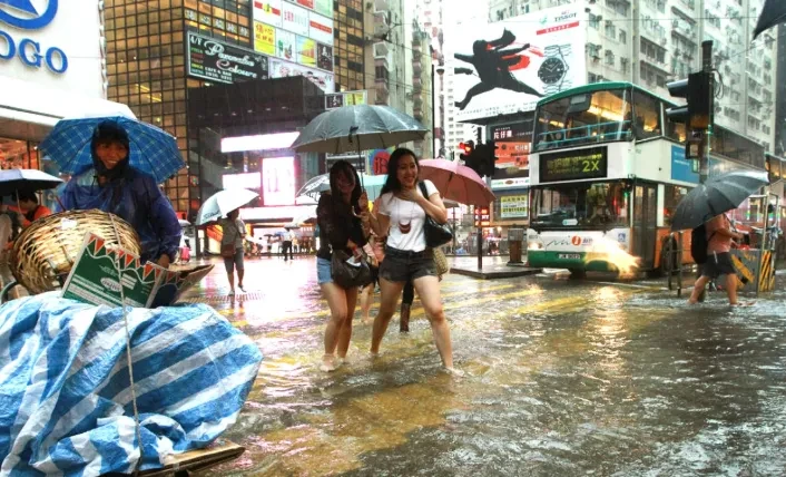 Hong Kong (Trung Quốc) ban hành cảnh báo mưa lớn nghiêm trọng nhất Hong Kong (Trung Quốc) ban hành cảnh báo mưa lớn nghiêm trọng nhất