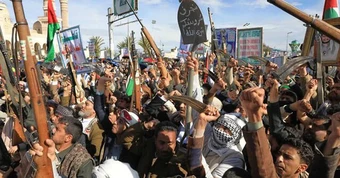 Houthi dọa phong tỏa eo biển Bab al-Mandab, đe dọa tuyến hàng hải toàn cầu