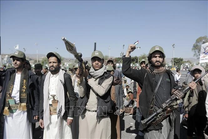 Houthi tuyên bố dùng UAV tập kích sân bay Saudi Arabia