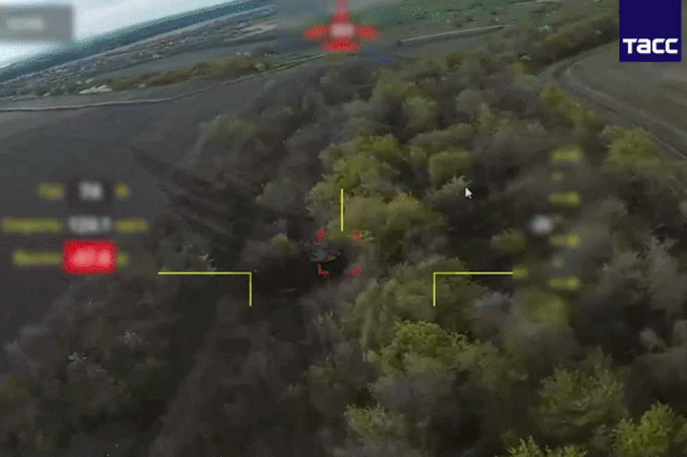 Hứng đòn tấn công từ UAV Nga, pháo bánh lốp của Ukraine cháy lớn Hứng đòn tấn công từ UAV Nga, pháo bánh lốp của Ukraine cháy lớn