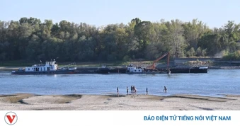 Hungary đánh chìm hai sà lan để duy trì hoạt động của nhà máy điện hạt nhân