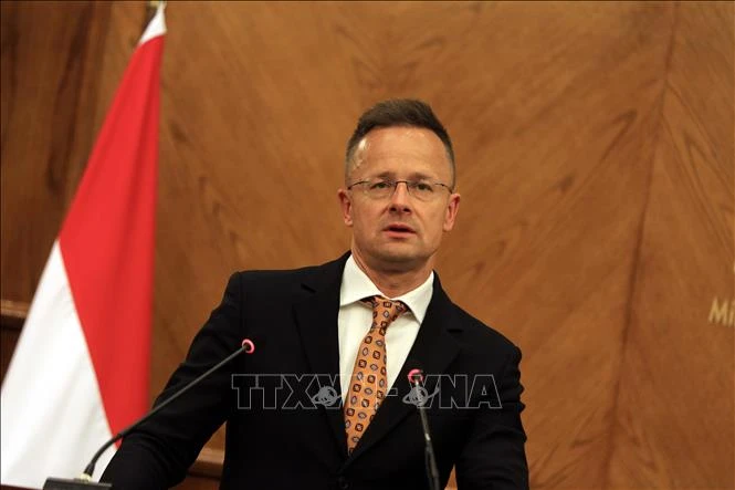 Hungary kêu gọi EU dỡ bỏ lệnh trừng phạt dầu mỏ đối với Nga Hungary kêu gọi EU dỡ bỏ lệnh trừng phạt dầu mỏ đối với Nga