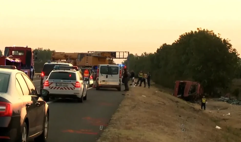 Hungary: Tai nạn xe buýt nghiêm trọng khiến ít nhất 12 người thiệt mạng Hungary: Tai nạn xe buýt nghiêm trọng khiến ít nhất 12 người thiệt mạng