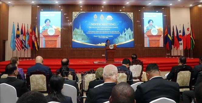 Hướng tới y tế toàn dân trong kỷ nguyên AI và biến đổi khí hậu Hướng tới y tế toàn dân trong kỷ nguyên AI và biến đổi khí hậu