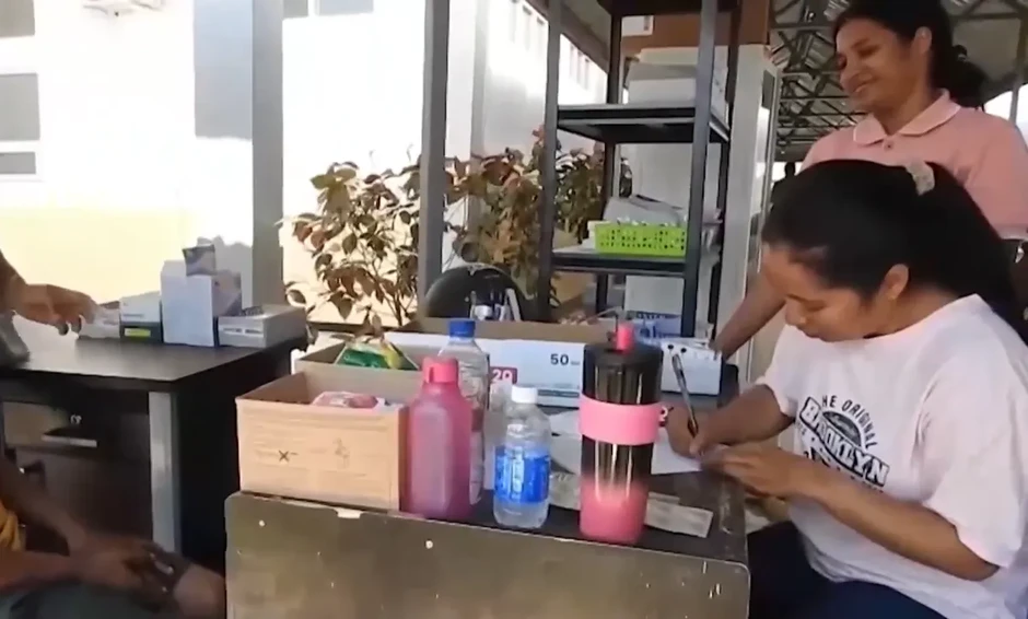 Indonesia dựng lều tạm hỗ trợ nạn nhân động đất Indonesia dựng lều tạm hỗ trợ nạn nhân động đất