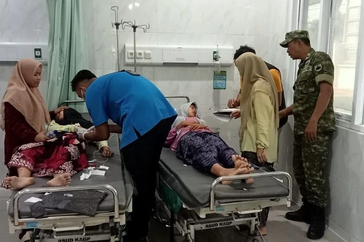 Indonesia: Hàng trăm học sinh nghi ngộ độc do Chương trình bữa ăn dinh dưỡng Indonesia: Hàng trăm học sinh nghi ngộ độc do Chương trình bữa ăn dinh dưỡng