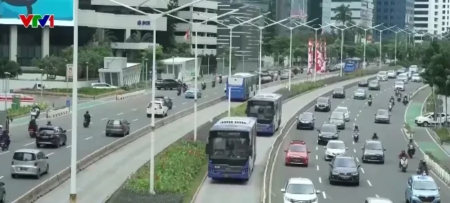 Indonesia triển khai làm việc tại nhà 1 ngày/tuần để tiết kiệm năng lượng Indonesia triển khai làm việc tại nhà 1 ngày/tuần để tiết kiệm năng lượng