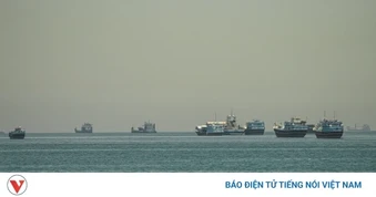 Iran bác tin đạt thỏa thuận với Mỹ, tiếp tục phóng tên lửa cảnh báo tàu tại Hormuz