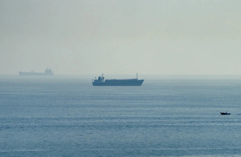 Iran bác tin nhượng bộ về eo biển Hormuz