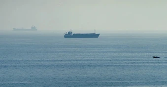Iran bác tin nhượng bộ về eo biển Hormuz