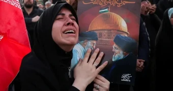 Iran bắt đầu 40 ngày quốc tang tưởng niệm Lãnh tụ tối cao