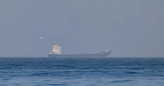 Iran bắt đầu thu phí một số tàu qua eo biển Hormuz lên tới 2 triệu USD?
