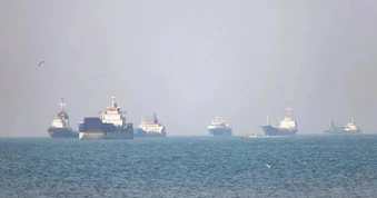 Iran bày trận tàu ngầm mini dưới đáy biển Hormuz