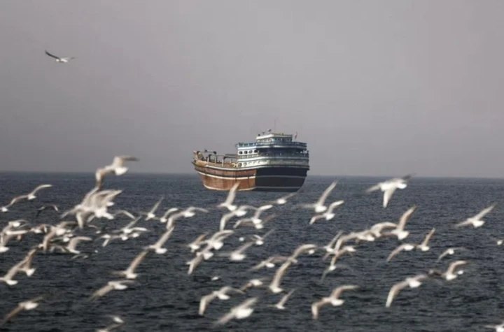 Iran cân nhắc thu phí tàu đi qua eo biển Hormuz Iran cân nhắc thu phí tàu đi qua eo biển Hormuz