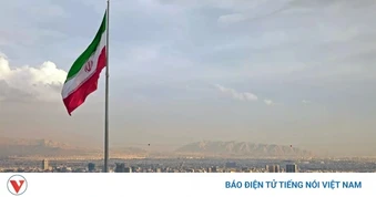 Iran cảnh báo cứng rắn trước đàm phán với Mỹ, 15 tàu được qua eo Hormuz mỗi ngày