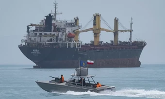 Iran cảnh báo đẩy đối thủ vào 'vòng xoáy chết chóc' ở Hormuz