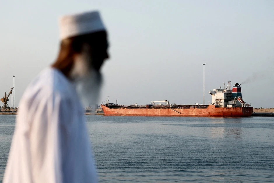 Iran cảnh báo sẽ “đóng hoàn toàn” eo biển Hormuz nếu Mỹ tấn công nhà máy điện Iran cảnh báo sẽ “đóng hoàn toàn” eo biển Hormuz nếu Mỹ tấn công nhà máy điện
