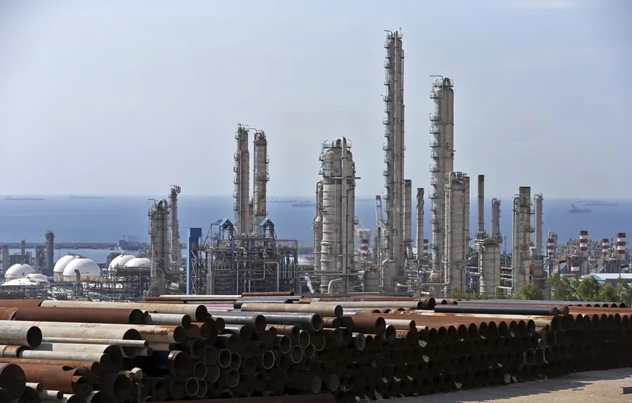 Iran cảnh báo sẽ phá hủy ngành năng lượng vùng Vịnh nếu tiếp tục bị tấn công Iran cảnh báo sẽ phá hủy ngành năng lượng vùng Vịnh nếu tiếp tục bị tấn công