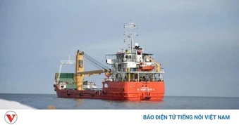 Iran cấp phép cho 30 tàu đi qua eo Hormuz trong một ngày
