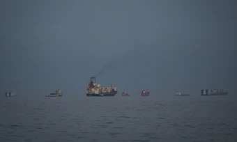 Iran cho phép 20 tàu Pakistan qua eo biển Hormuz
