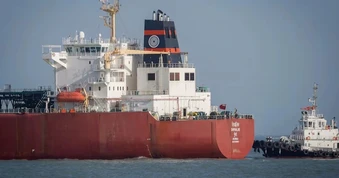 Iran cho phép tối đa 15 tàu qua eo biển Hormuz mỗi ngày