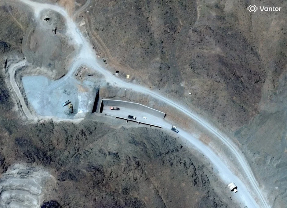 Iran chuyển máy ly tâm và uranium làm giàu đến 'pháo đài ngầm'? Iran chuyển máy ly tâm và uranium làm giàu đến 'pháo đài ngầm'?