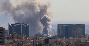 Iran có Hội đồng Lãnh đạo lâm thời, bắn loạt tên lửa mới sang Israel, tấn công tàu sân bay Mỹ