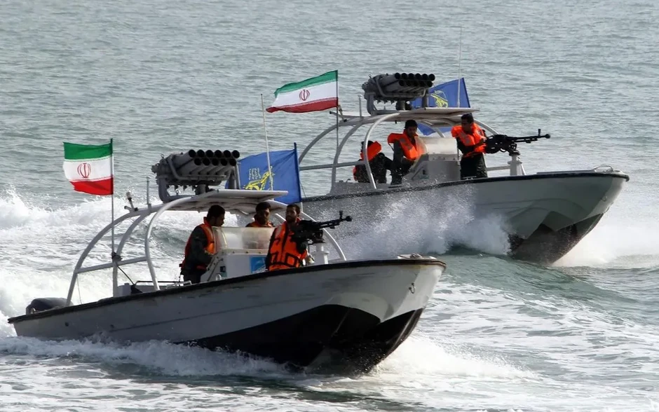 Iran đe dọa mạnh mẽ chưa từng có với tàu Hải quân Mỹ tiến vào eo biển Hormuz Iran đe dọa mạnh mẽ chưa từng có với tàu Hải quân Mỹ tiến vào eo biển Hormuz