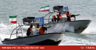Iran đe dọa mạnh mẽ chưa từng có với tàu Hải quân Mỹ tiến vào eo biển Hormuz