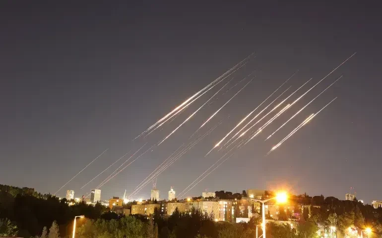 Iran đe dọa "phá hủy" hạ tầng năng lượng khu vực Trung Đông và đóng cửa eo biển Hormuz Iran đe dọa "phá hủy" hạ tầng năng lượng khu vực Trung Đông và đóng cửa eo biển Hormuz
