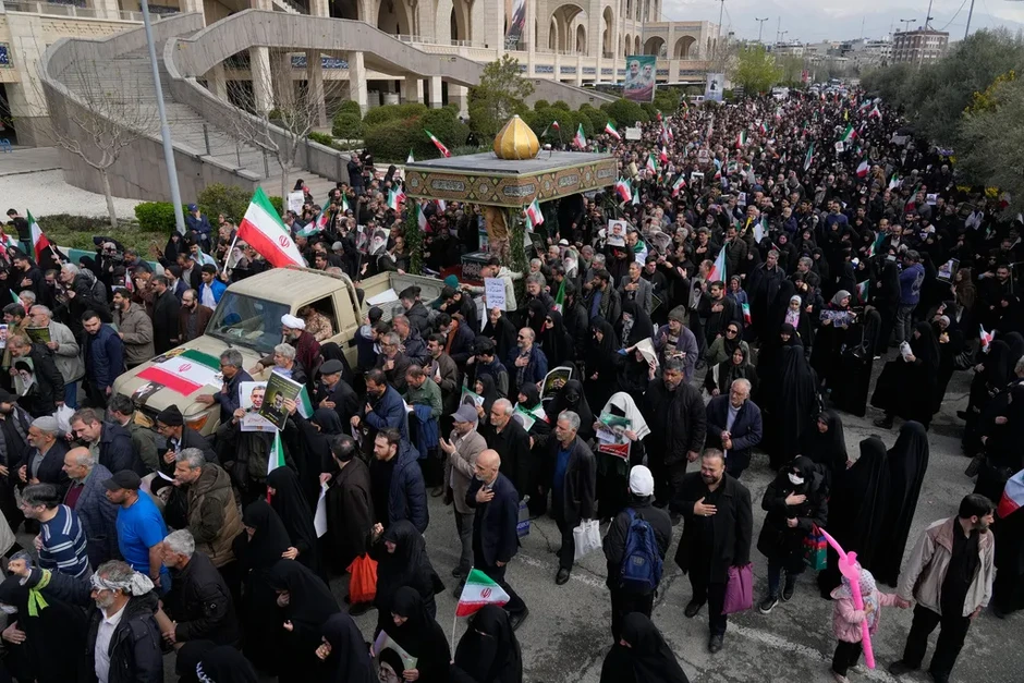 Iran đe dọa "phá hủy" hạ tầng năng lượng khu vực Trung Đông và đóng cửa eo biển Hormuz Iran đe dọa "phá hủy" hạ tầng năng lượng khu vực Trung Đông và đóng cửa eo biển Hormuz